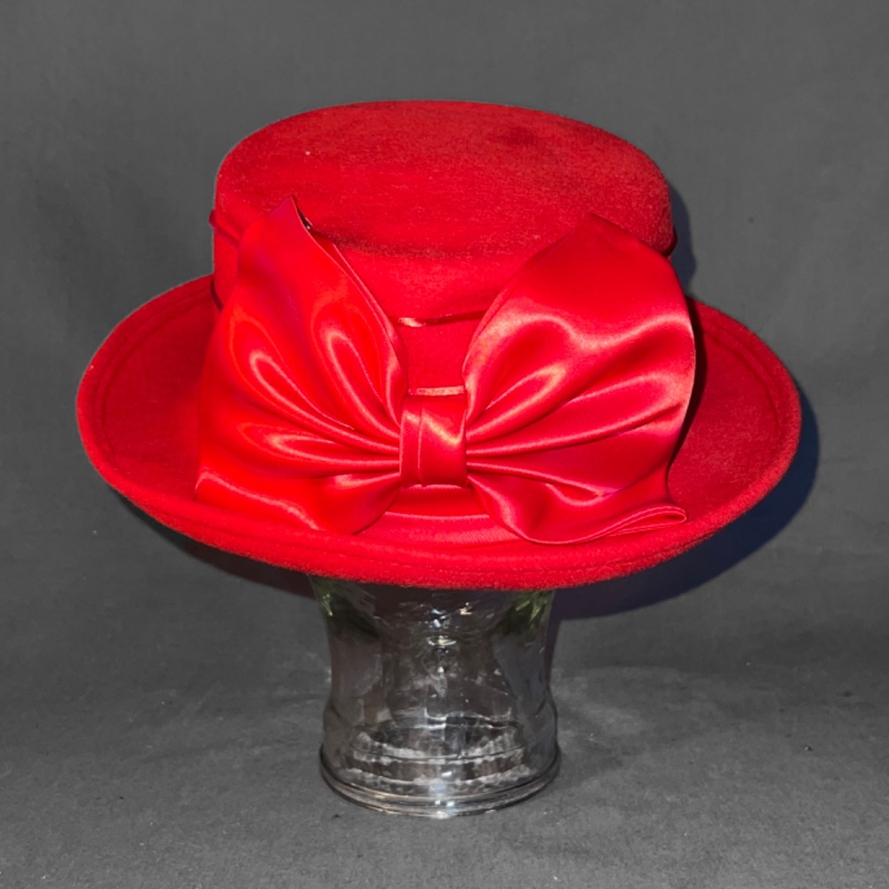 Reversible Red Hat - Picture 3 of 10